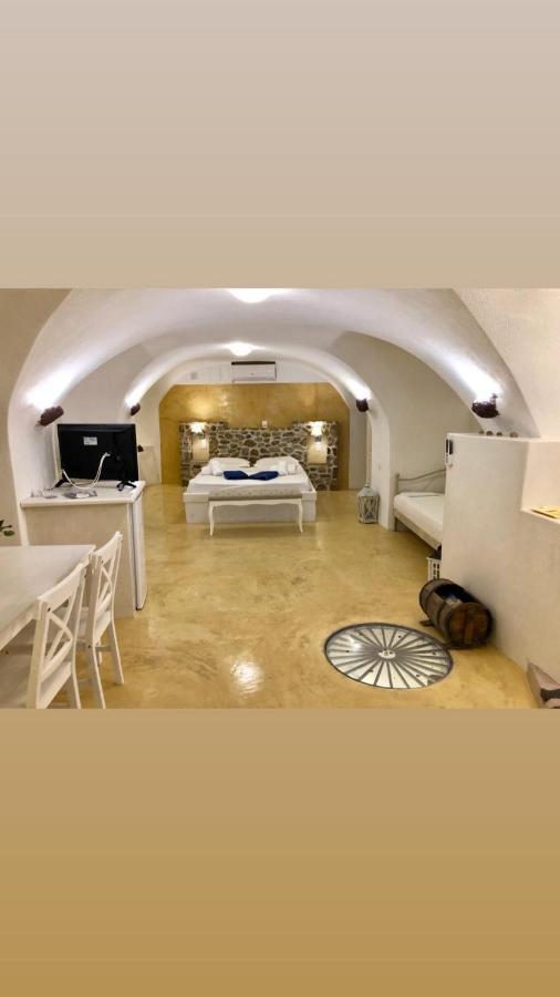 Linos Suites Emporio  Exterior photo
